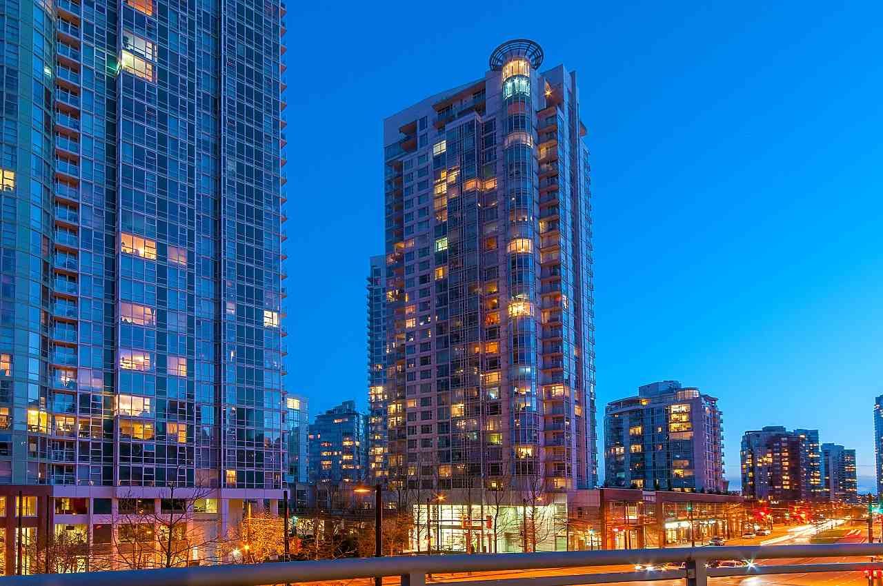 Main Photo: 302 198 AQUARIUS MEWS in Vancouver: Yaletown Condo for sale (Vancouver West)  : MLS®# R2231023