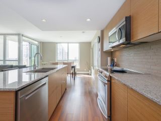 Photo 4: 401 135 E 17TH Street in North Vancouver: Central Lonsdale Condo for sale in "Local on Lonsdale" : MLS®# R2776162