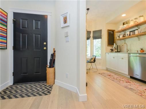 Photo 10: Photos: 3 1850 Fern St in VICTORIA: Vi Fernwood Row/Townhouse for sale (Victoria)  : MLS®# 734771