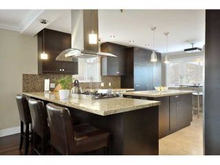 Photo 2: 543 E 17TH AV in Vancouver: Fraser VE House for sale (Vancouver East)  : MLS®# V868348