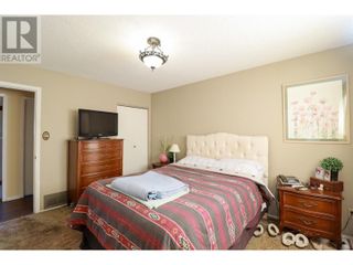 Photo 9: 1532 Carmi Avenue in Penticton: House for sale : MLS®# 10300345