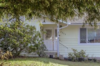Photo 2: 2211 Hummingbird Dr in Nanaimo: Na Cedar House for sale : MLS®# 893462