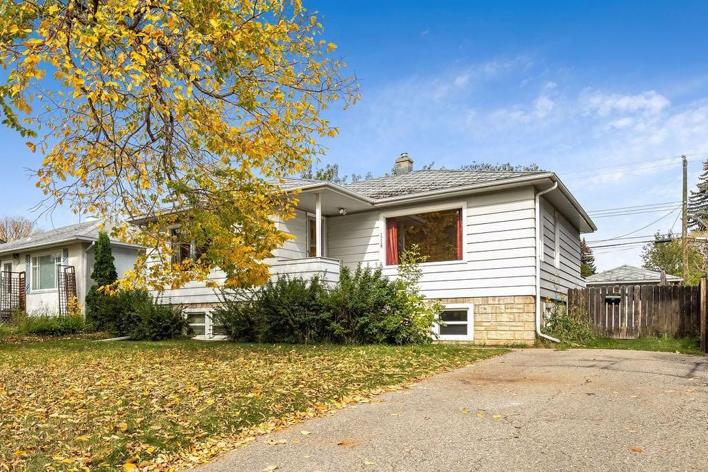 Main Photo: 1728 19 Avenue NW in Calgary: Capitol Hill Detached for sale : MLS®# A2081583