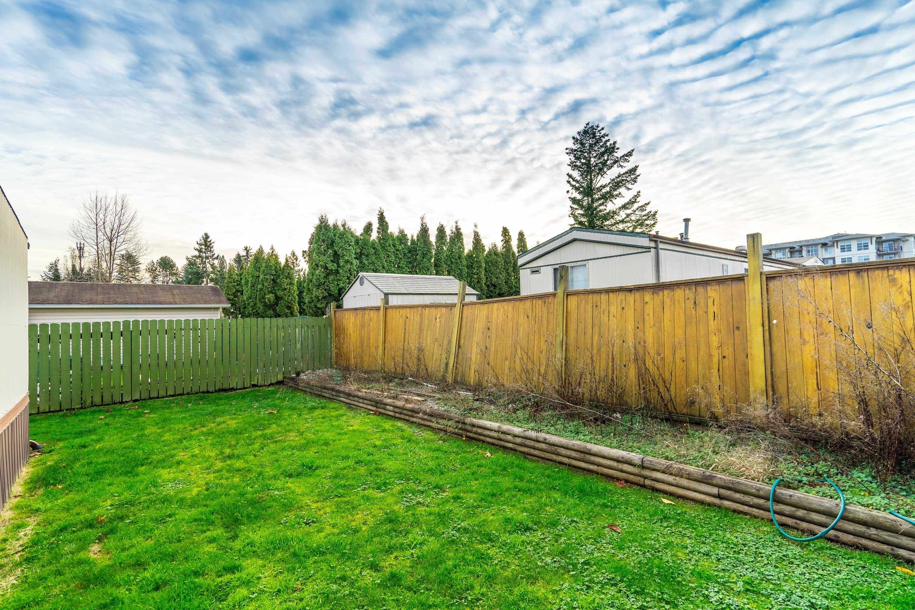 Photo 3: Photos: 1892 SHORE Crescent in Abbotsford: Central Abbotsford Manufactured Home for sale in "Park Meadow" : MLS®# R2637272