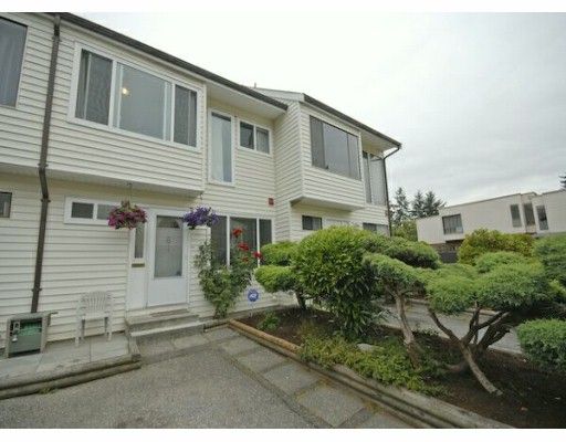 Main Photo: 61 9386 128TH Street in Surrey: Queen Mary Park Surrey Townhouse for sale in "Surrey Meadows" : MLS®# F2819462