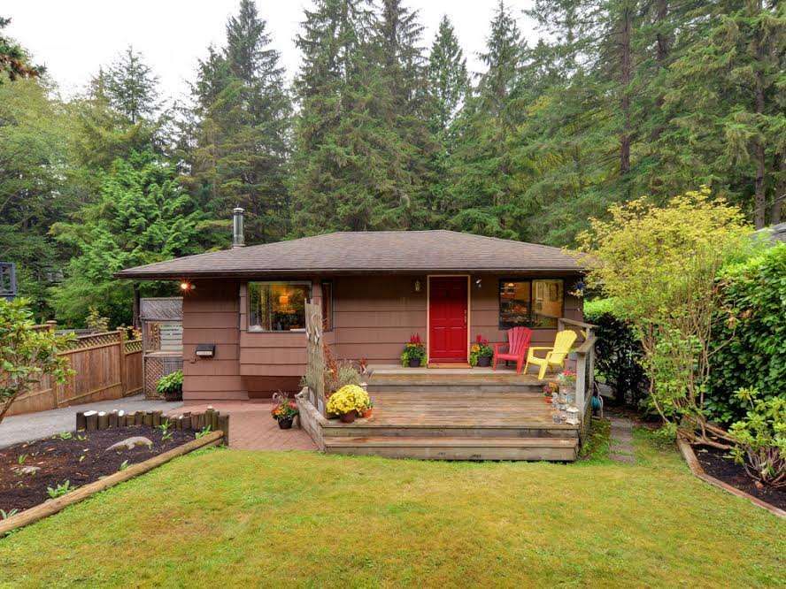 Photo 1: Photos: 1921 PARKSIDE Lane in North Vancouver: Deep Cove House for sale : MLS®# R2106158