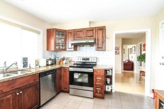 Photo 3: 2240 EDINBURGH Street in New Westminster: Connaught Heights House for sale : MLS®# R2843447