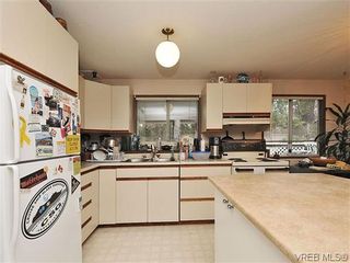 Photo 17: 240 Burnett Rd in VICTORIA: VR Six Mile House for sale (View Royal)  : MLS®# 626557