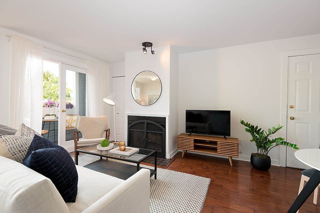 Photo 2: Photos: 4 2017 W 15TH Avenue in Vancouver: Kitsilano Townhouse for sale in "Upper Kits/ Lower Shaughnessy" (Vancouver West)  : MLS®# R2595501