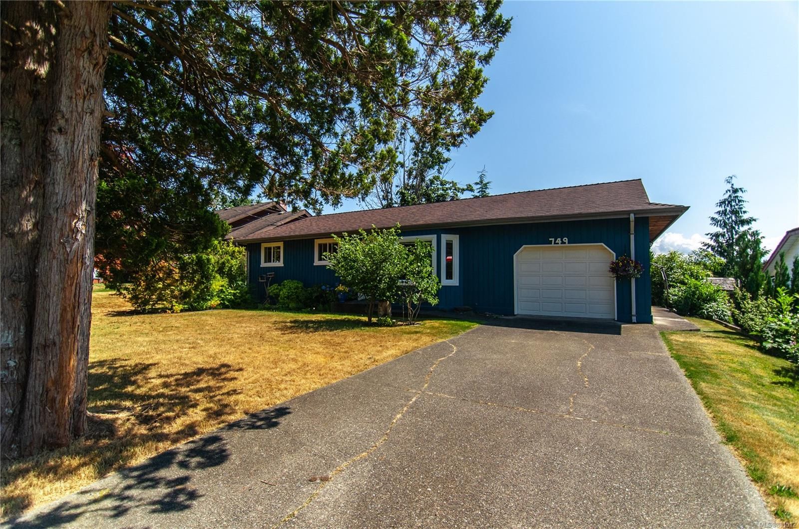 Main Photo: 749 Eland Dr in Campbell River: CR Campbell River Central House for sale : MLS®# 881512