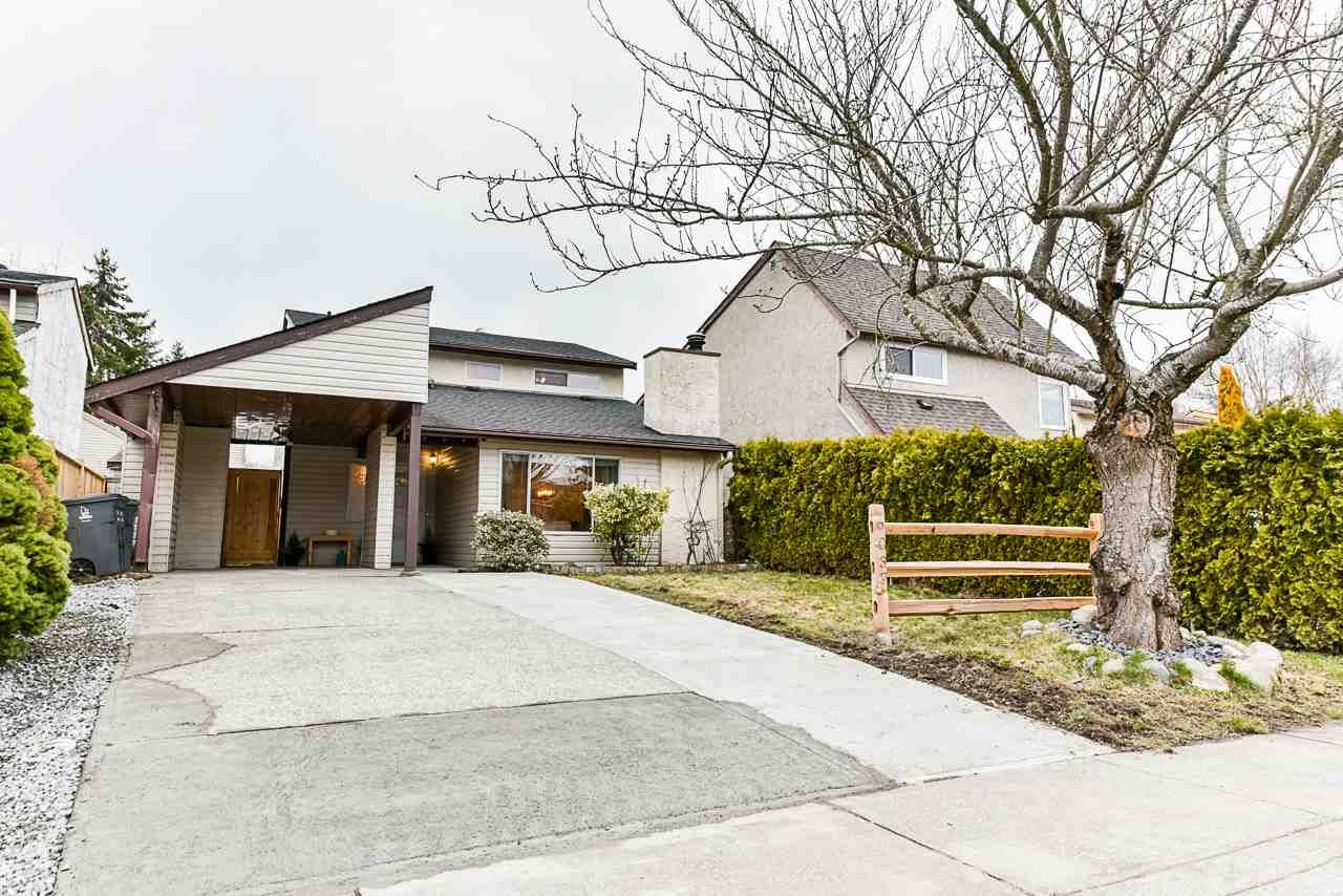 Main Photo: 6037 194A Street in Surrey: Cloverdale BC House for sale (Cloverdale)  : MLS®# R2368234