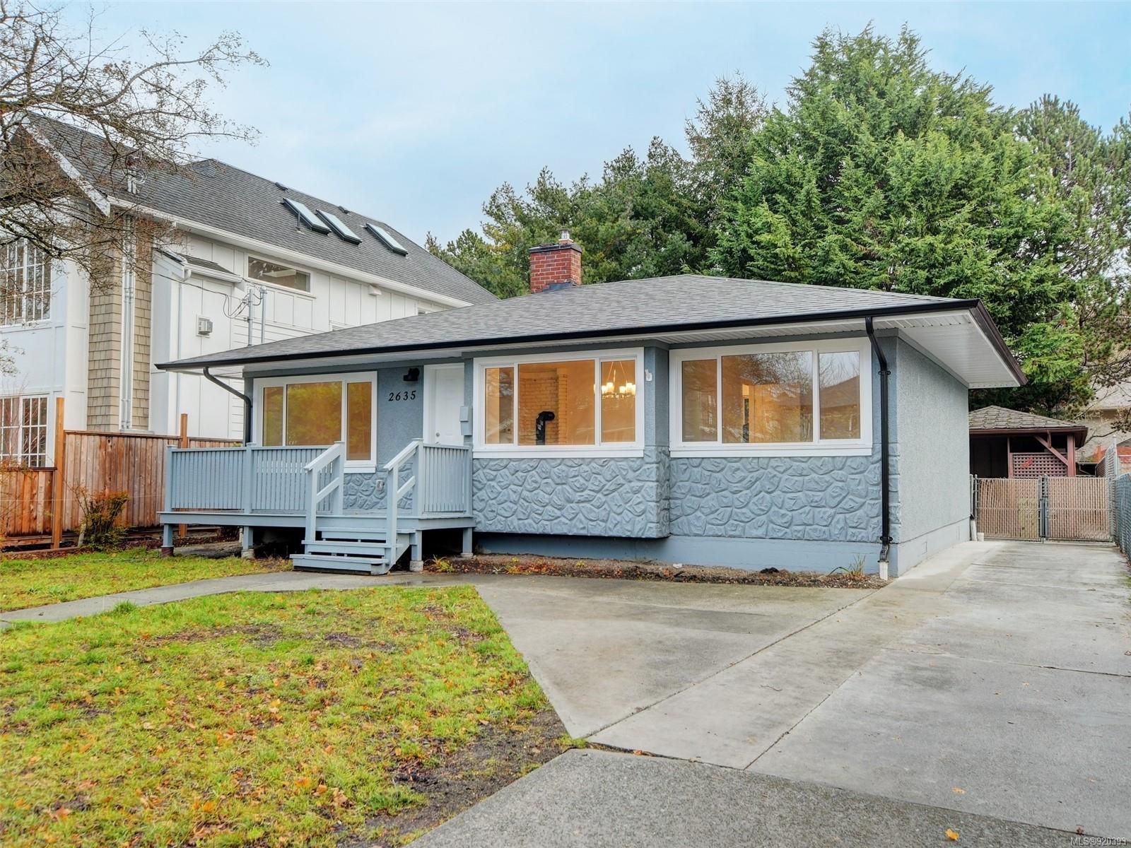 Main Photo: 2635 Victor St in Victoria: Vi Oaklands House for sale : MLS®# 920393