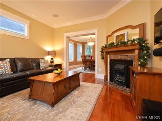 Photo 2: 1423 Thurlow Rd in VICTORIA: Vi Fairfield West House for sale (Victoria)  : MLS®# 717498