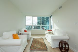 Photo 6: 704 112 E 13TH Street in North Vancouver: Lower Lonsdale Condo for sale in "CENTREVIEW" : MLS®# R2243856