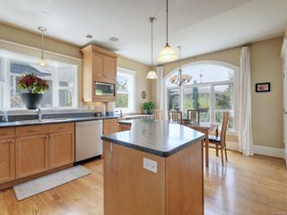 Photo 9: 52 Linden Ave in Victoria: Vi Fairfield West House for sale : MLS®# 907365