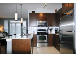 Photo 3: 204 2477 KELLY Avenue in Port Coquitlam: Central Pt Coquitlam Condo for sale in "SOUTH VERDE" : MLS®# V985457