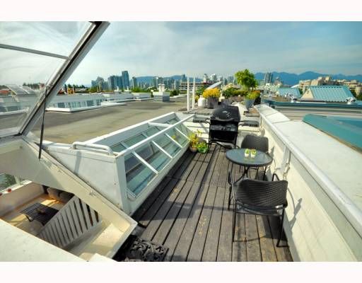 Main Photo: 202 655 W 7TH Avenue in Vancouver: Fairview VW Townhouse for sale in "The Ivys" (Vancouver West)  : MLS®# V777354
