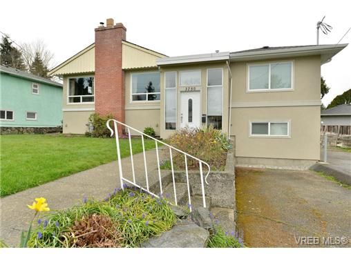 Main Photo: 3750 Casey Dr in VICTORIA: SW Tillicum House for sale (Saanich West)  : MLS®# 695824