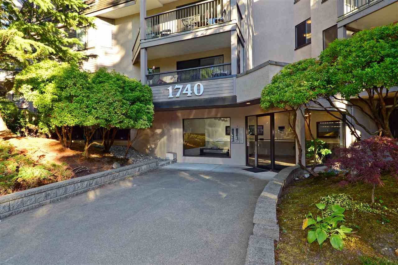 Main Photo: 307 1740 SOUTHMERE Crescent in Surrey: Sunnyside Park Surrey Condo for sale in "CAPSTAN WAY" (South Surrey White Rock)  : MLS®# R2198722
