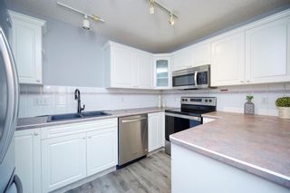 Photo 5: 83 Cedarview Mews SW in Calgary: Cedarbrae Semi Detached (Half Duplex) for sale : MLS®# A2052758