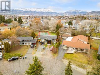 Photo 2: 2854 Gosnell Road in Kelowna: House for sale : MLS®# 10303814