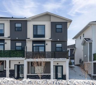 Photo 2: 12711 Crestmont Boulevard SW in Calgary: Crestmont Row/Townhouse for sale : MLS®# A2034556