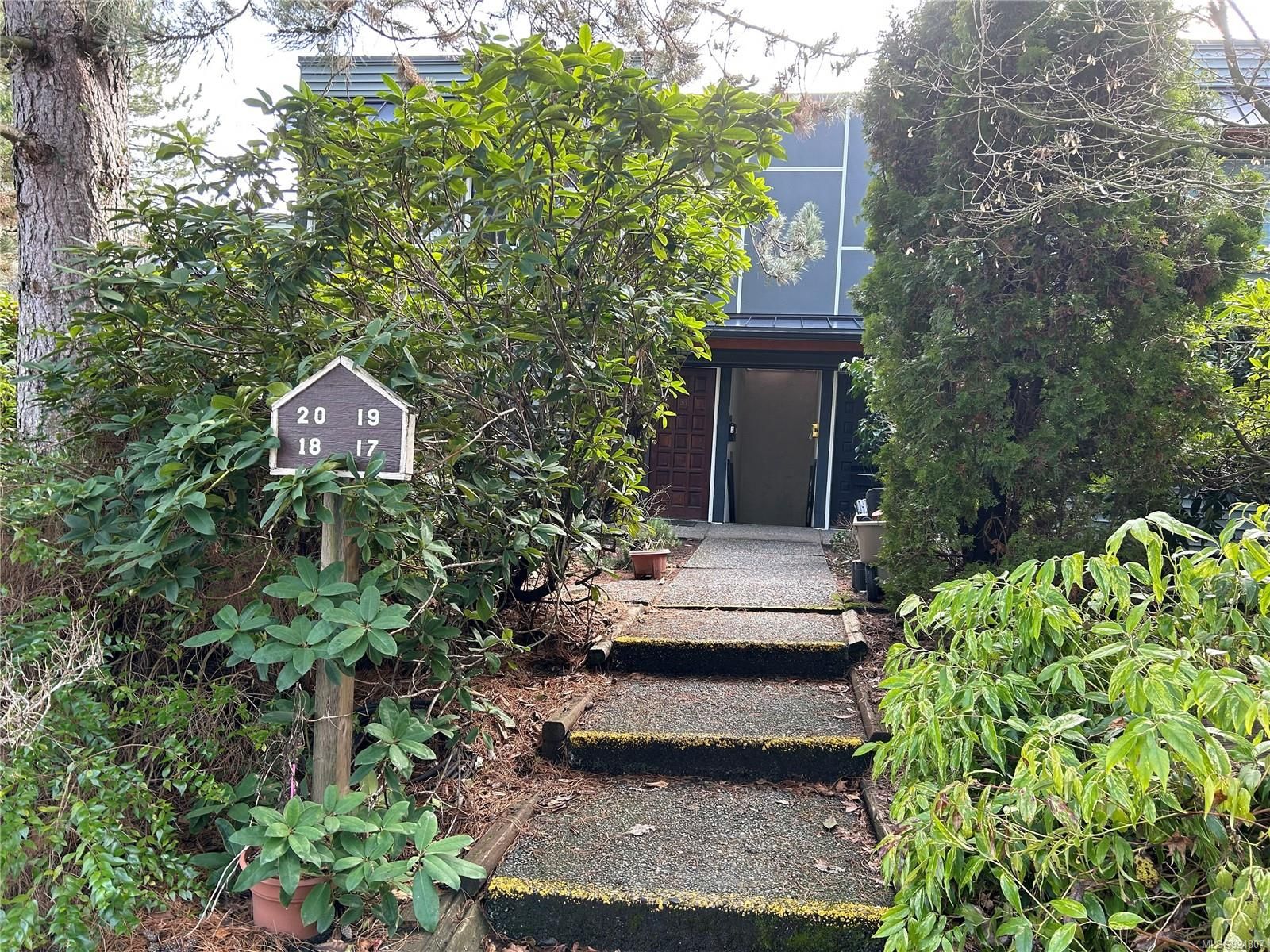 Main Photo: 17 111 Wall St in Nanaimo: Na Central Nanaimo Row/Townhouse for sale : MLS®# 924807