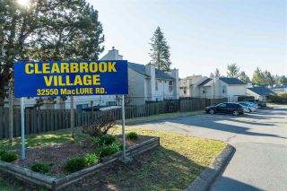 Photo 2: 211 32550 MACLURE Road in Abbotsford: Abbotsford West Townhouse for sale : MLS®# R2463245