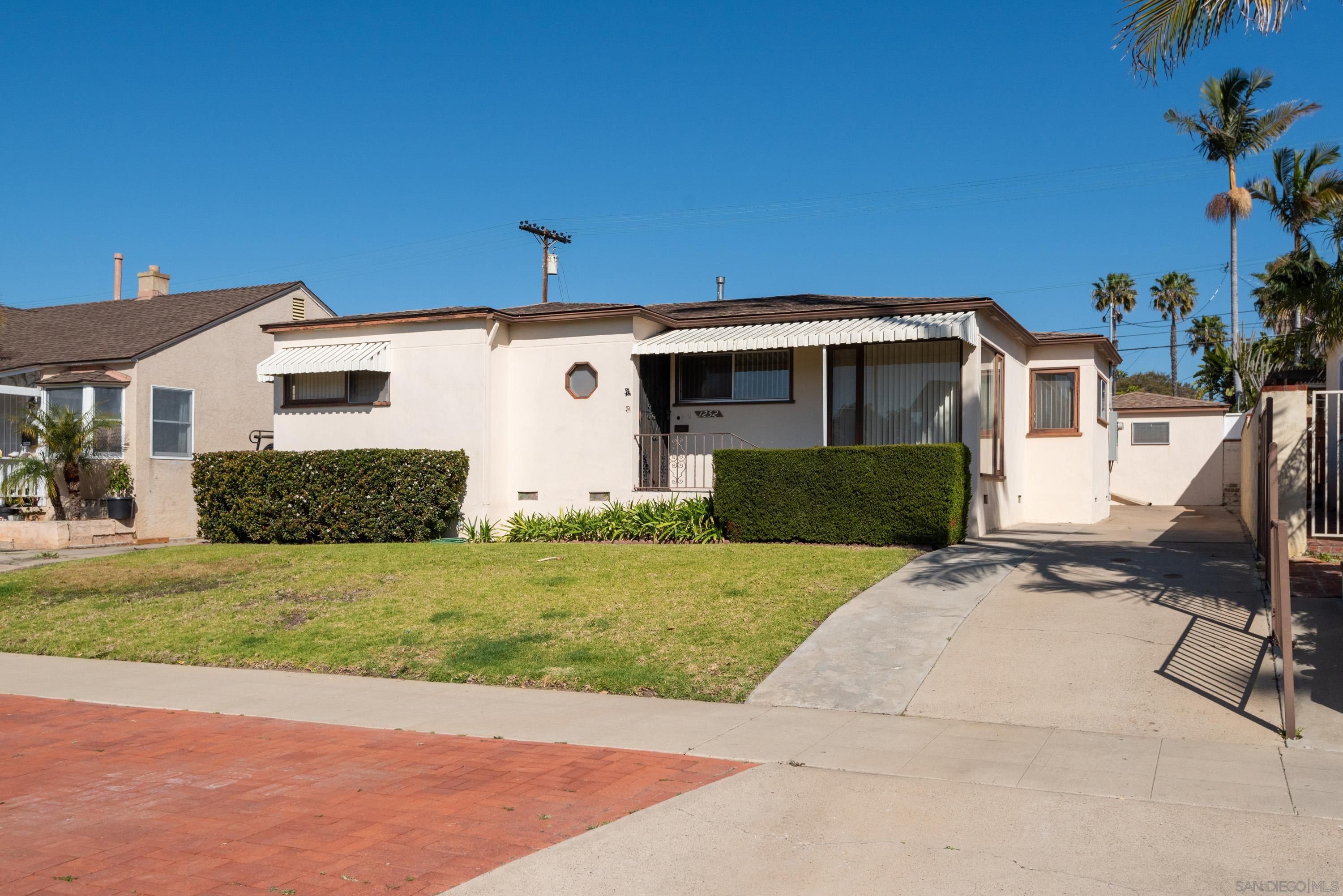 Main Photo: PACIFIC BEACH House for sale : 2 bedrooms : 1252 Chalcedony St in San Diego