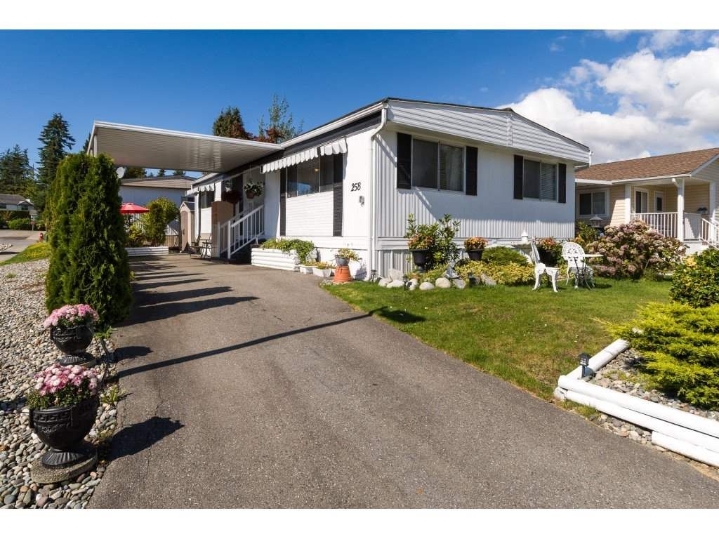 Main Photo: 258 1840 160 Street in Surrey: King George Corridor Manufactured Home for sale in "Breakaway Bays" (South Surrey White Rock)  : MLS®# R2306645