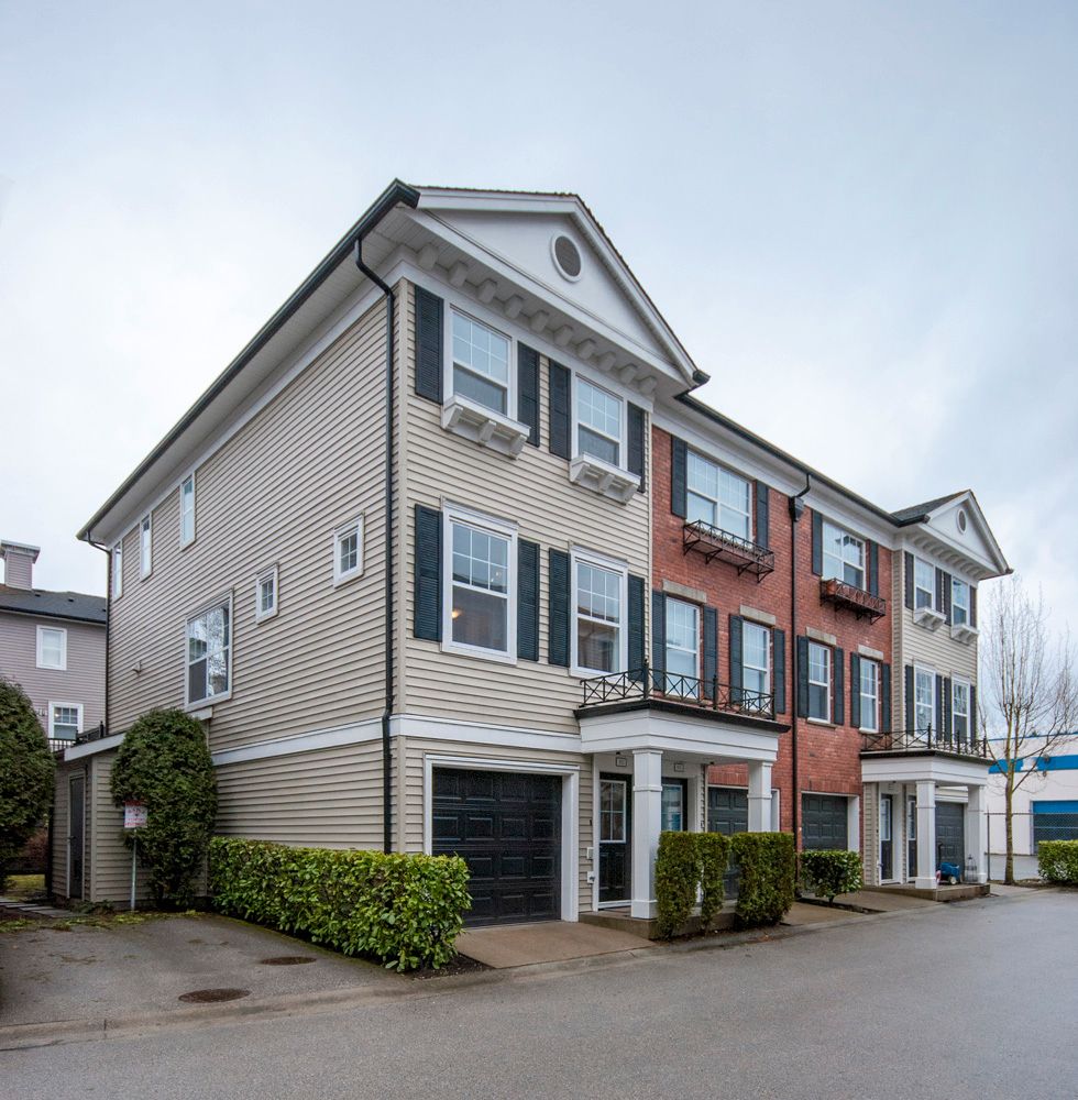 Main Photo: 52-11067 Barnston View Road in Pitt Meadows: South Meadows Townhouse for sale : MLS®# R2145745 