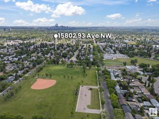 Photo 2: 15802 93 Avenue in Edmonton: Zone 22 House for sale : MLS®# E4393896