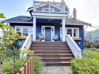 Photo 1: 2580 TRAFALGAR Street in Vancouver: Kitsilano House for sale (Vancouver West)  : MLS®# R2691662