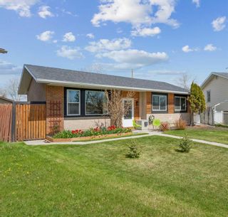 Main Photo: 32 Penworth Green SE in Calgary: Penbrooke Meadows Detached for sale : MLS®# A2134560