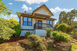 Photo 1: 1439 Haultain St in Victoria: Vi Fernwood House for sale : MLS®# 937694