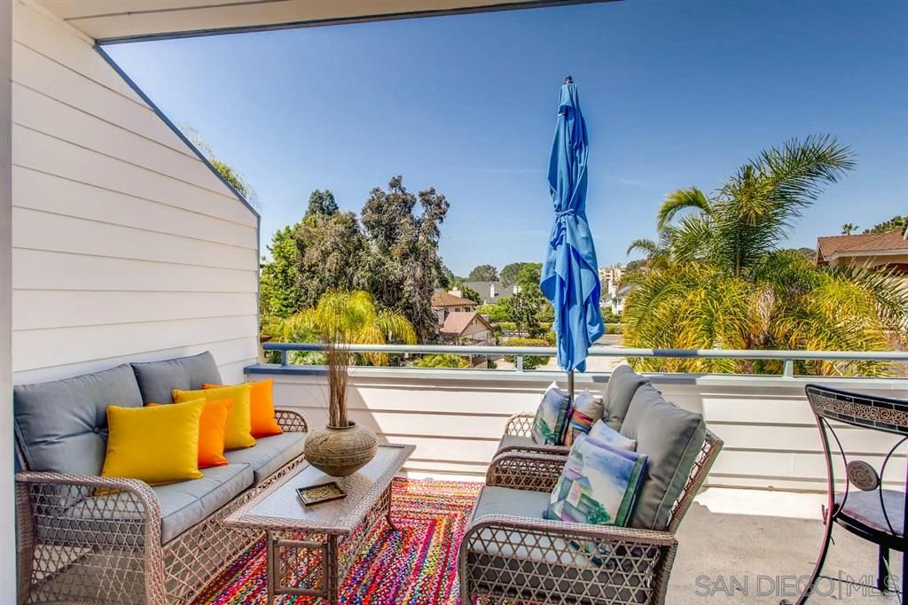 Photo 12: Photos: Twin-home for sale : 4 bedrooms : 958 Valley Ave in Solana Beach