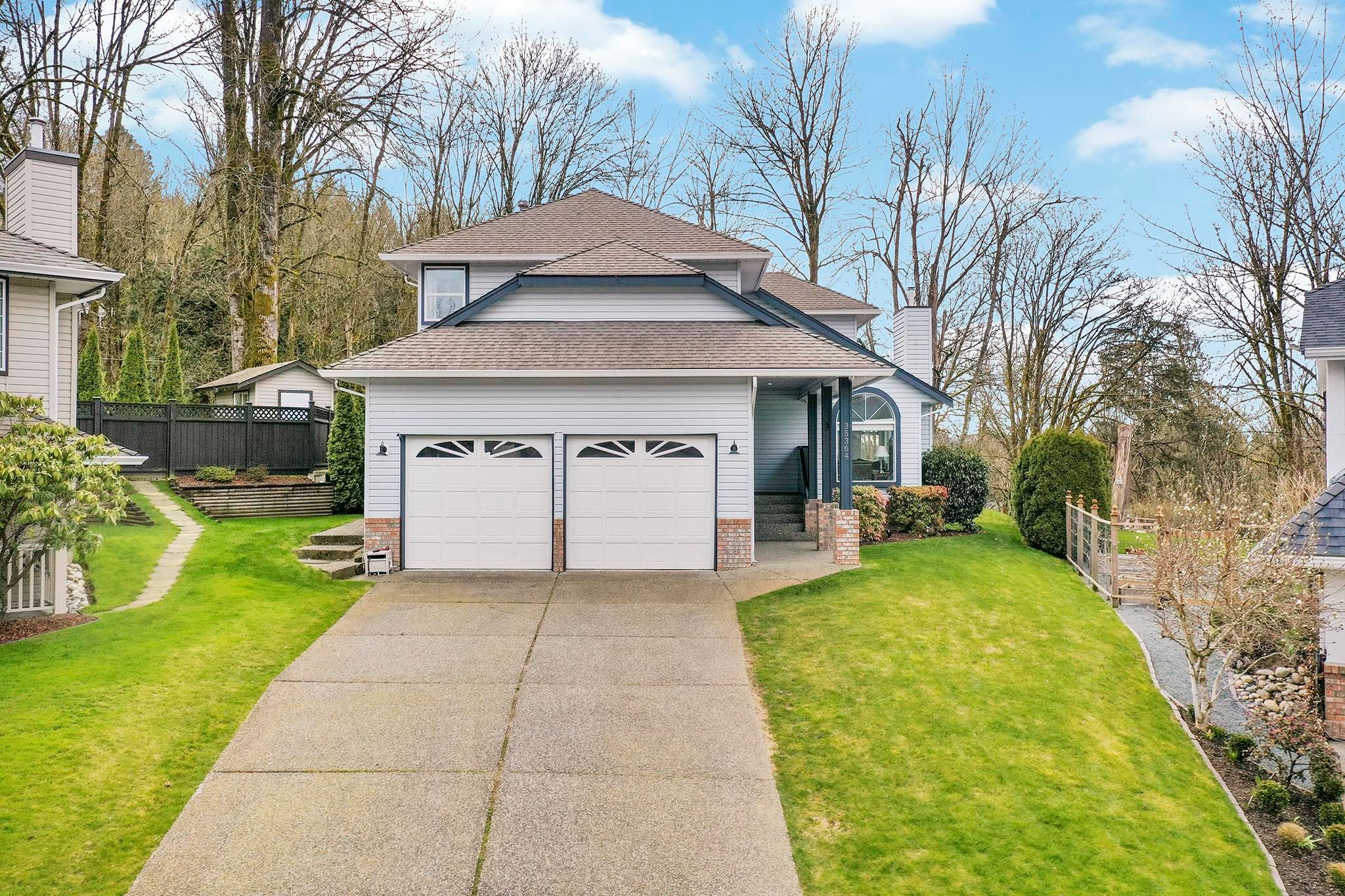Main Photo: 35364 SANDY HILL Road in Abbotsford: Abbotsford East House for sale : MLS®# R2710725