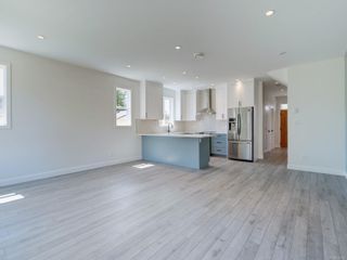 Photo 3: 2421 Chambers St in Victoria: Vi Fernwood Half Duplex for sale : MLS®# 915340