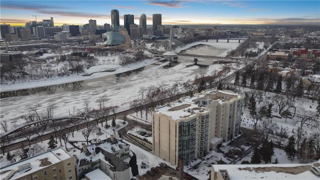 Main Photo: 205 500 Tache Avenue in Winnipeg: St Boniface Condominium for sale (2A)  : MLS®# 202227403