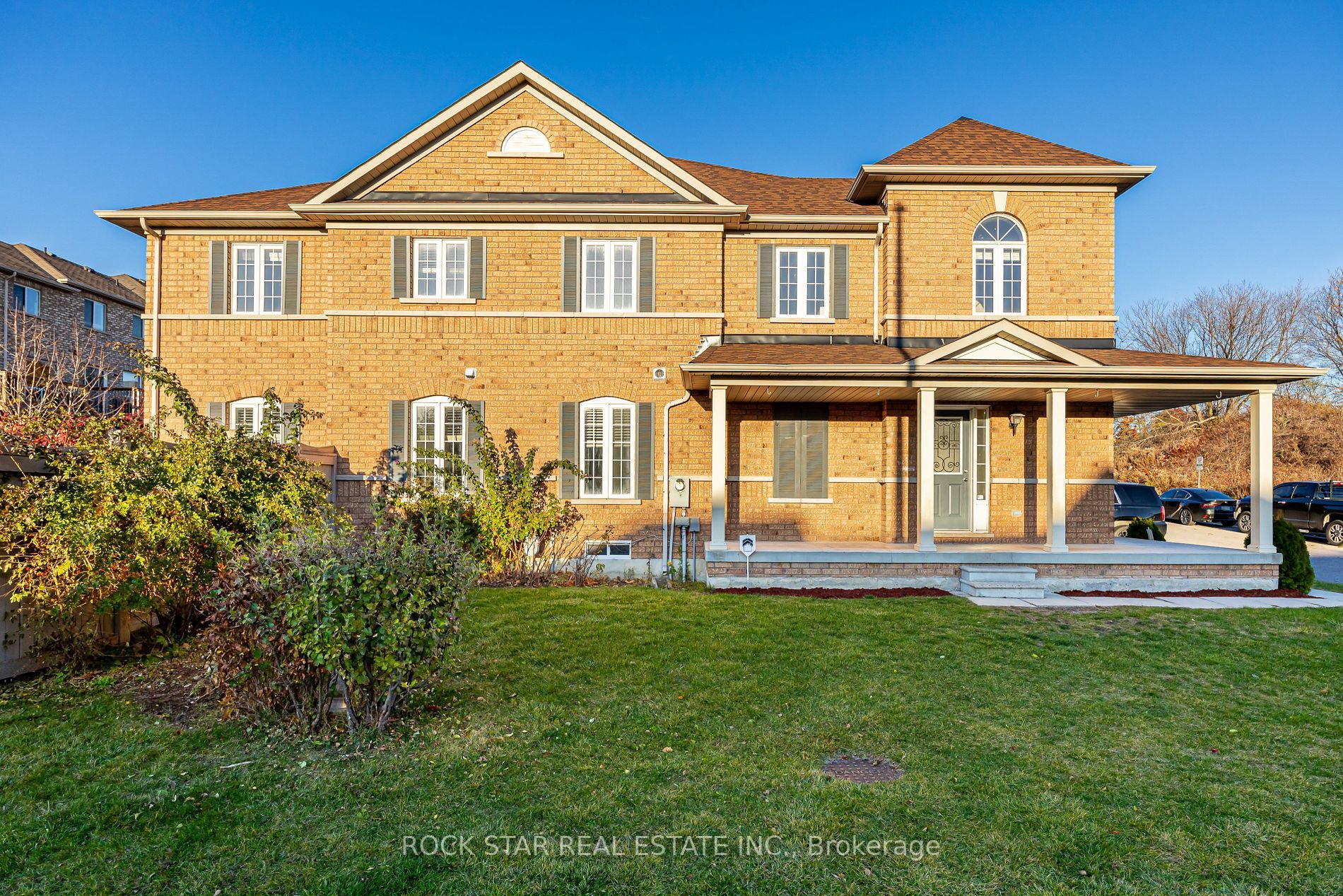 Main Photo: 2 Latchford Way in Whitby: Pringle Creek House (2-Storey) for sale : MLS®# E7305026