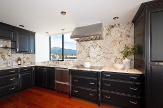 Photo 15: 1001 1972 BELLEVUE Avenue in West Vancouver: Ambleside Condo for sale in "WATERFORD HOUSE" : MLS®# R2667457