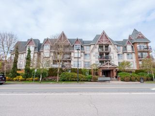 Photo 2: 423 17769 57 Avenue in Surrey: Cloverdale BC Condo for sale in "CLOVER DOWNS ESTATES" (Cloverdale)  : MLS®# R2870625