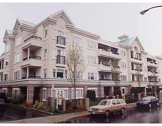 Photo 1: 101 55 BLACKBERRY Drive in New Westminster: Fraserview NW Condo for sale in "QUEENS PARK" : MLS®# V641994