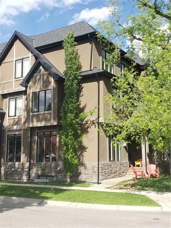 Main Photo: 142 12 Avenue NW in Calgary: Crescent Heights Row/Townhouse for sale : MLS®# C4290124