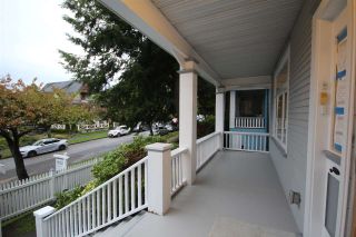 Photo 2: 624 E 11TH Avenue in Vancouver: Mount Pleasant VE House for sale (Vancouver East)  : MLS®# R2413732