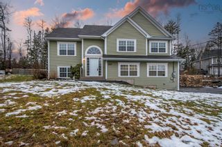 Photo 1: 387 Crooked Stick Pass in Beaver Bank: 26-Beaverbank, Upper Sackville Residential for sale (Halifax-Dartmouth)  : MLS®# 202302381