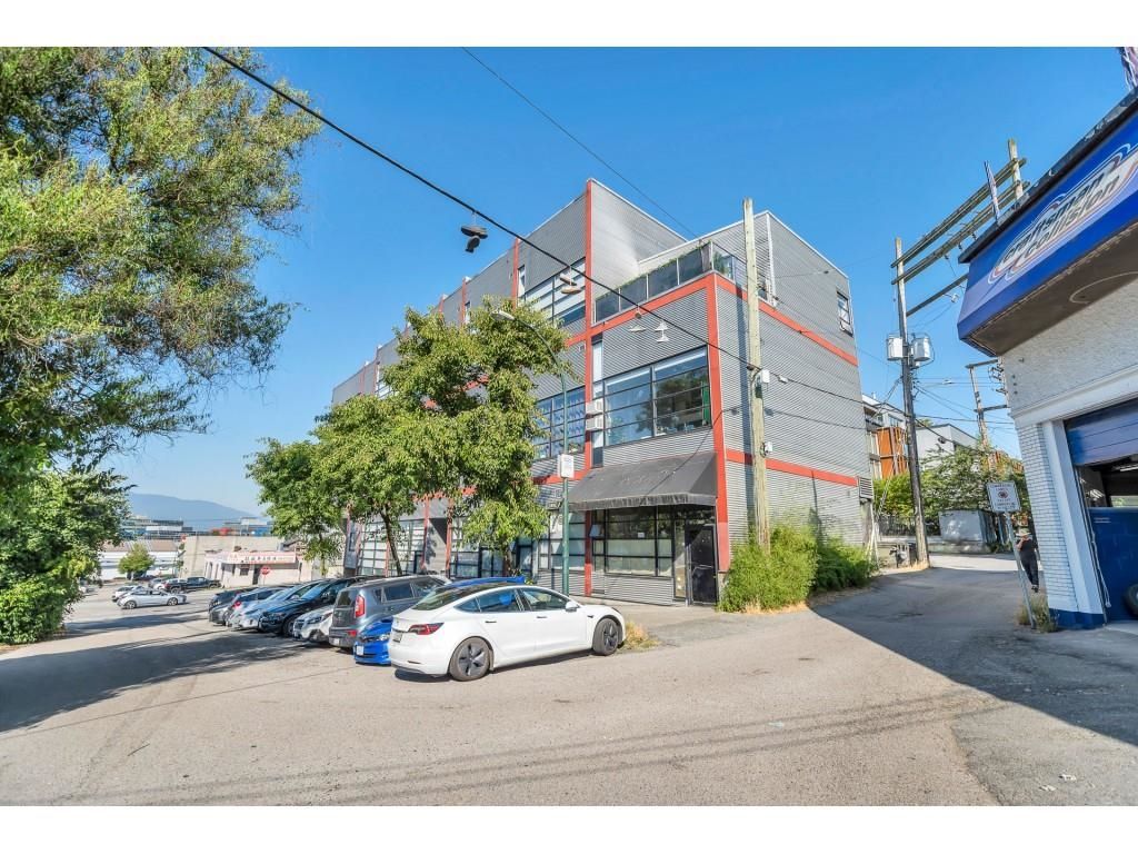Main Photo: 1870 LORNE Street in Vancouver: Mount Pleasant VE Condo for sale in "DA VINCI" (Vancouver East)  : MLS®# R2713511