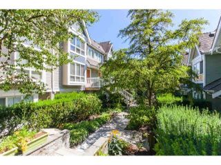 Photo 3: 2 995 LYNN VALLEY Road in North Vancouver: Lynn Valley Townhouse for sale : MLS®# R2226468