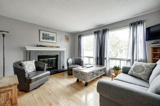 Photo 2: 40 Cedardale Crescent SW in Calgary: Cedarbrae Detached for sale : MLS®# A1227743