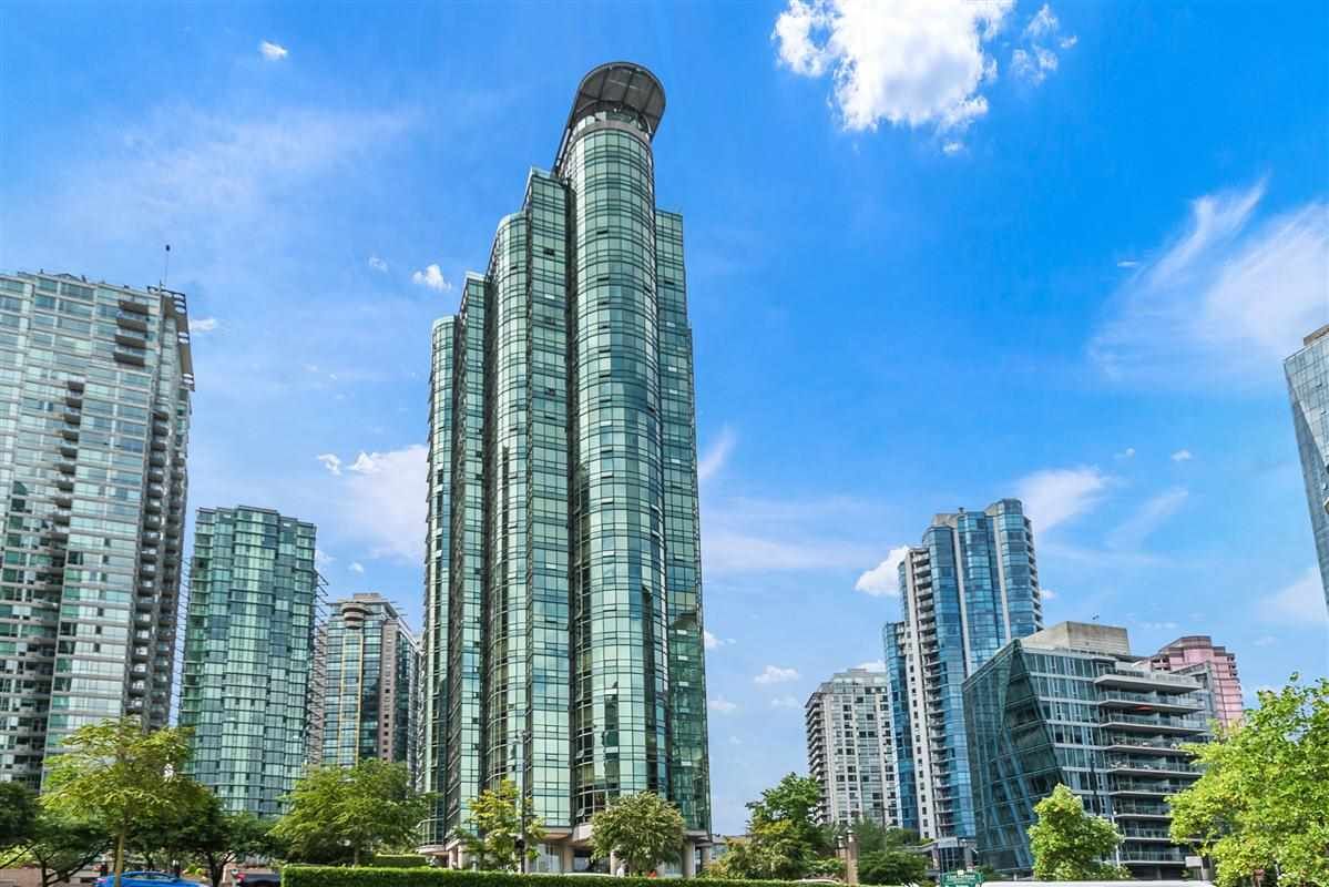 Main Photo: 208 588 BROUGHTON Street in Vancouver: Coal Harbour Condo for sale (Vancouver West)  : MLS®# R2392372